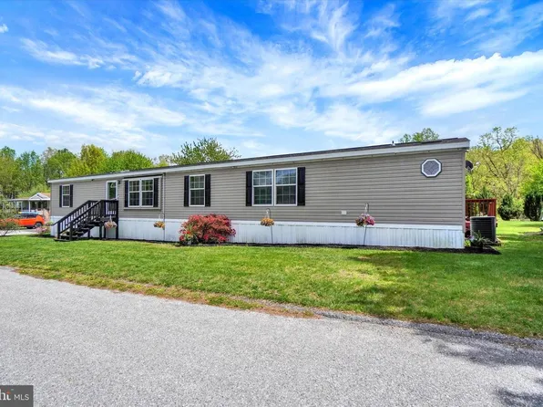 700 Cassel Rd Trailer 132, Manchester, PA 17345