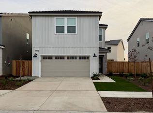 900 Plum Tree Ave, Clovis, CA