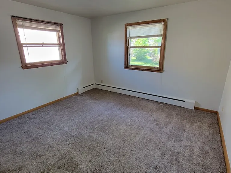319 E Harris St — Photo 4