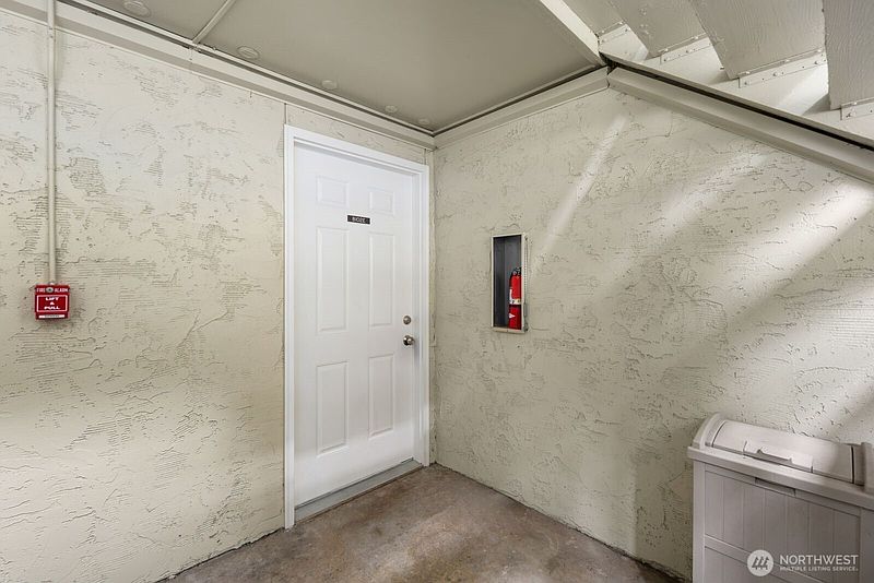 3rd image of 9494 Redmond Woodinville Road NE #B102