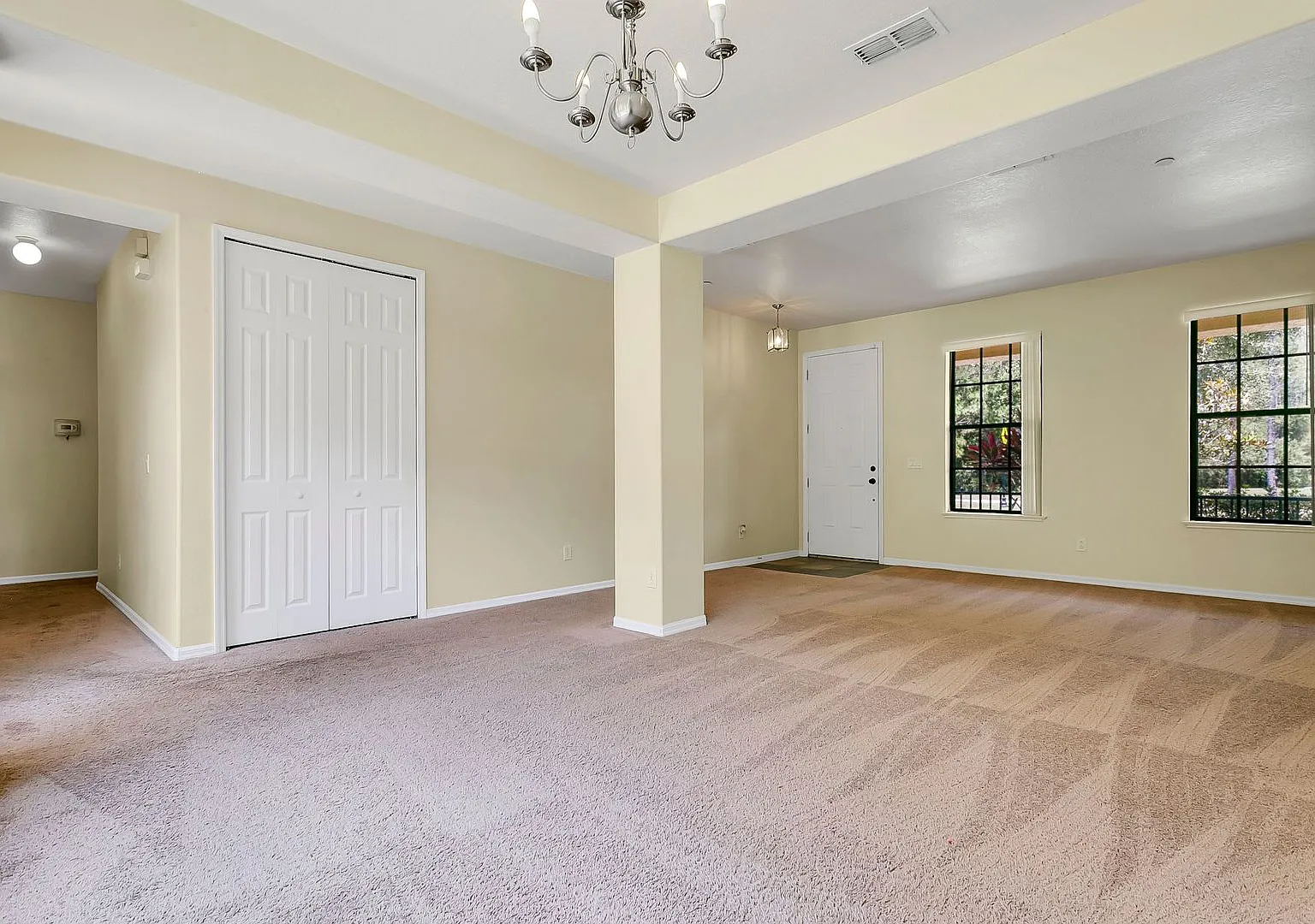 4 BR / 3 BA Home In East Park — Photo 3