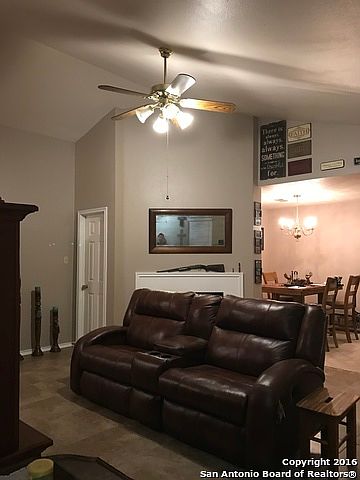 1st image of 407 Canterbury Ln