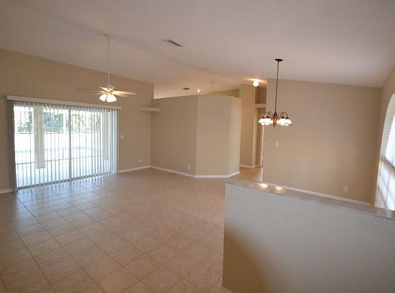 3rd image of 2121 SW 44th St