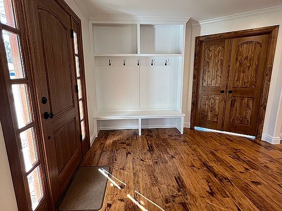 Front Door, Built-In Bench 