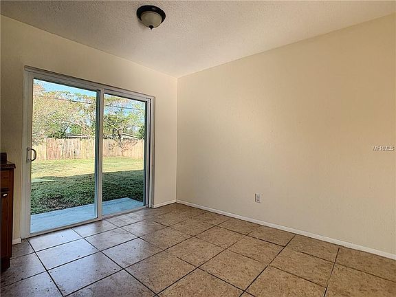 5th image of 944 Park Manor Dr