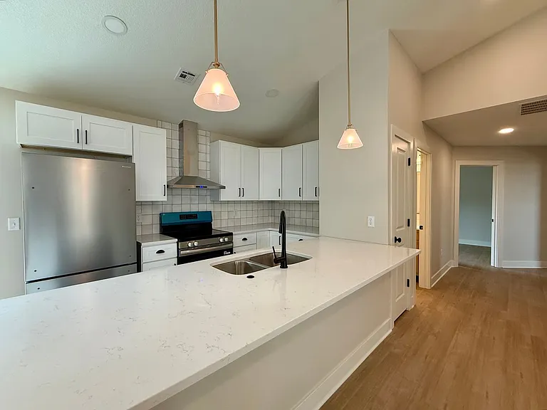 765 N Kansas Ct — Photo 14