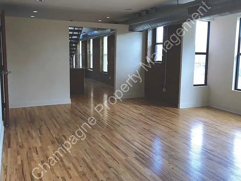 1820 Washington St — Photo 9