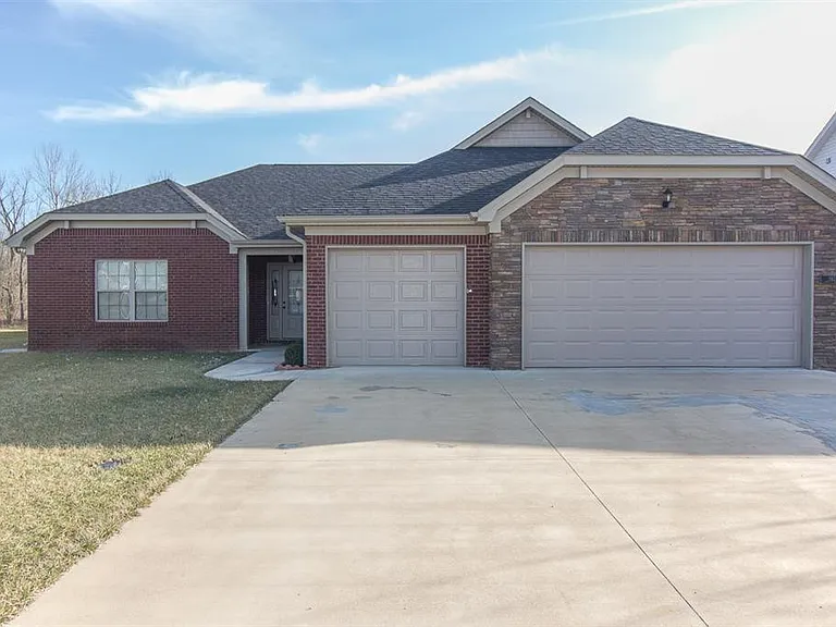 142 Shirley Blvd — Photo 3