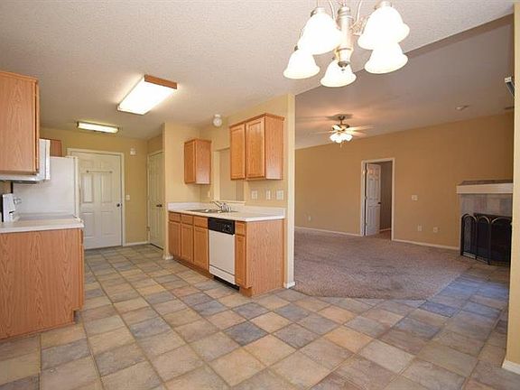 3rd image of 2302 SW Choctaw St