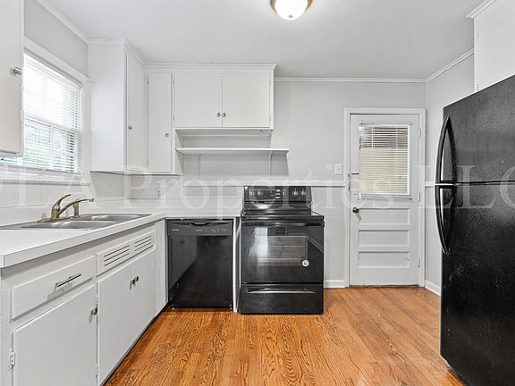 3rd image of 5325 Sherwood Dr