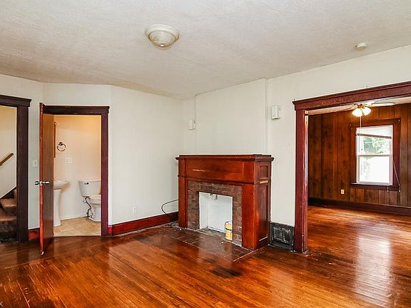 3rd image of 328 Winckles St