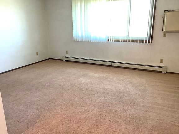 3rd image of 1612 Prairie Ave APT 24