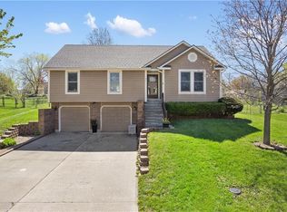 211 Broadmoor Dr, Raymore, MO 64083
