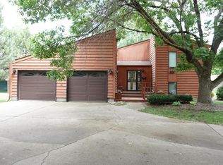 1524 Gridiron Pl, Huron, SD 57350