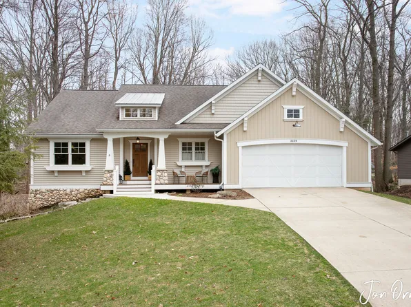 3359 Gaslight Ln, Saugatuck, MI 49453