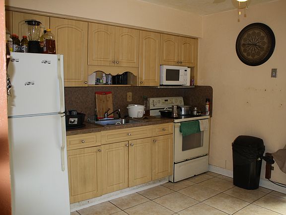 4th image of 17721 NW 32nd Ct