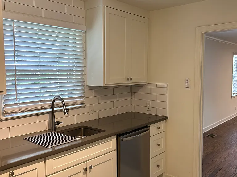 2423 Durwood Rd — Photo 7