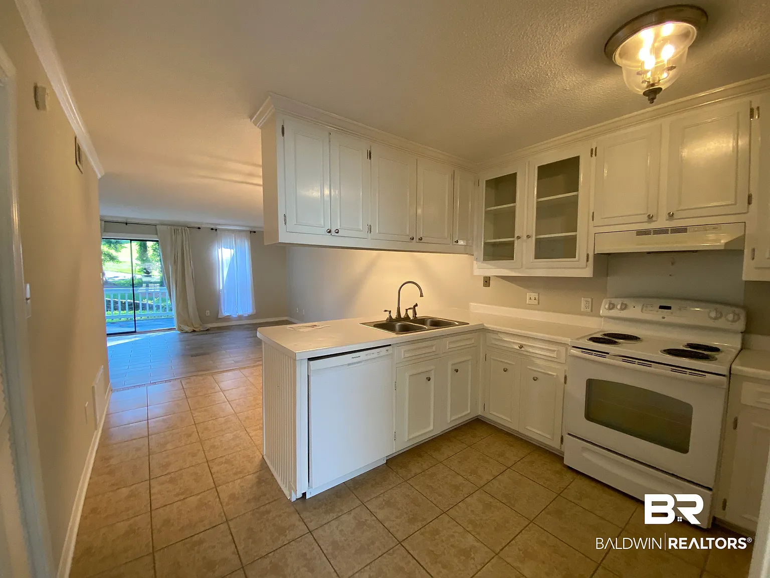 2 bed, 1.0 bath, 1197 sqft, $1,320 — Photo 3