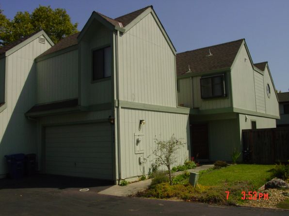 2594 Warwick Ln