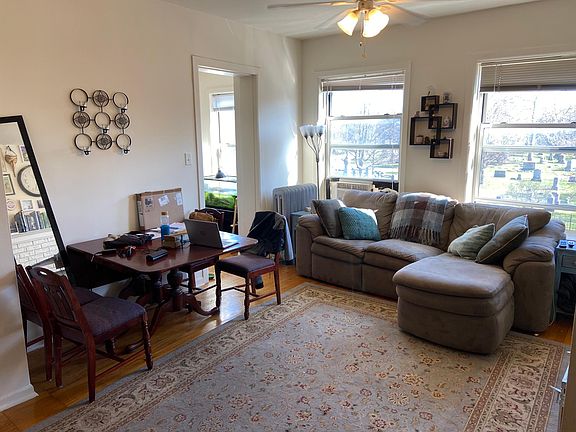 3rd image of 1318 W Montrose Ave #2