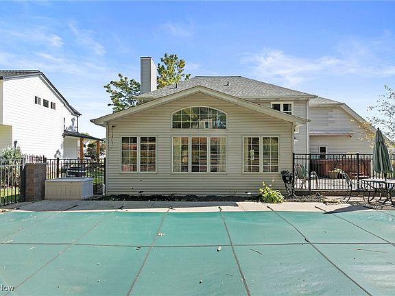 2nd image of 490 Vandalia Dr