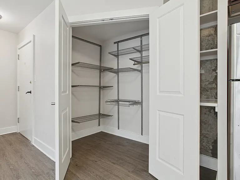 Premium Package - Huge Walk-In Closet