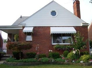 20639 Lochmoor St, Harper Woods, MI 48225