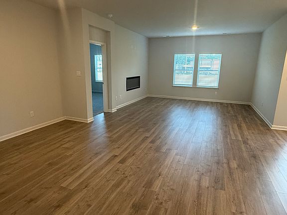 4th image of 107 Gateway Dr
