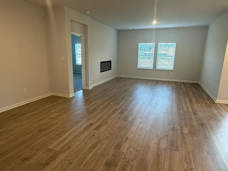 107 Gateway Dr — Photo 4