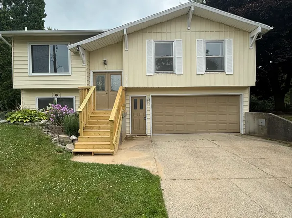 2582 McIntosh Ave NE, Grand Rapids, MI 49525