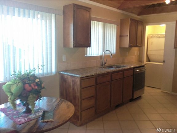 5th image of 518 River Dr SW