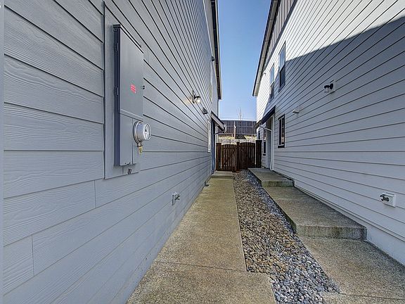 5th image of 17402 NW 10th Pl