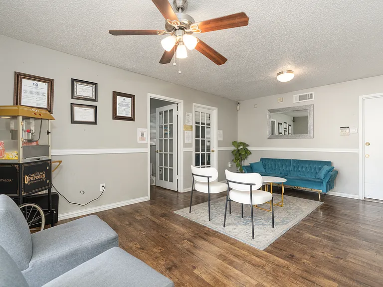 Rock Island Apartments — Photo 26