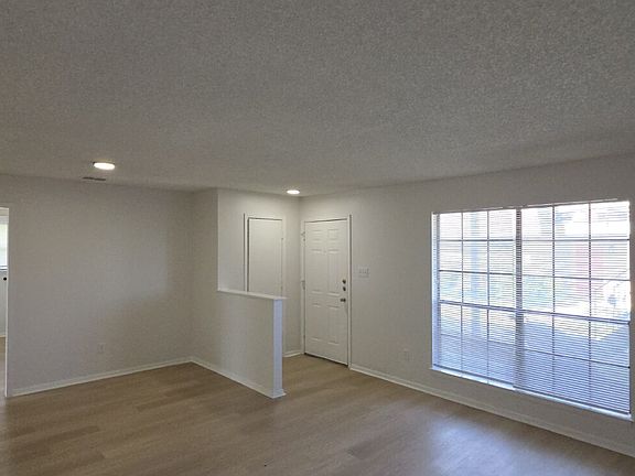 5th image of 227 Vista Way