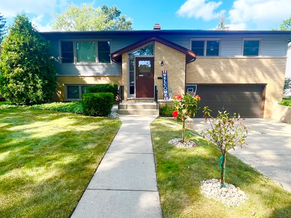 918 Seminole Dr, Elgin, IL 60120