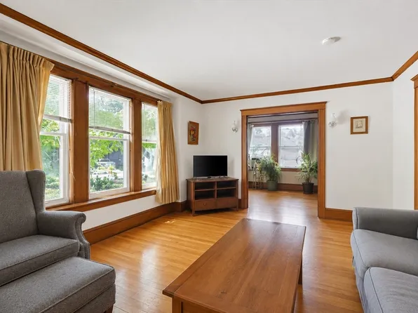 157 Elm St, Somerville, MA 02144