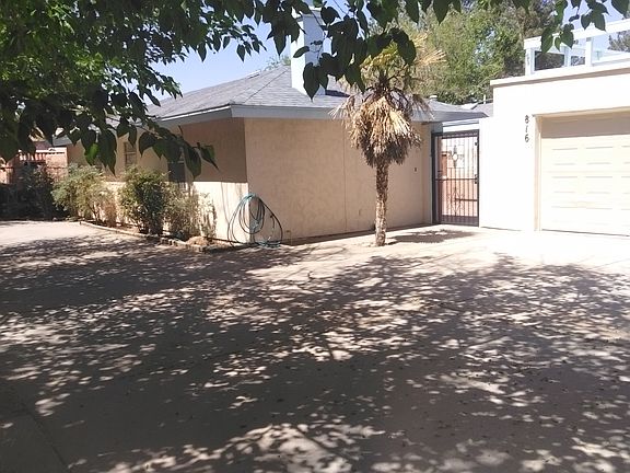 Great front yard/driveway