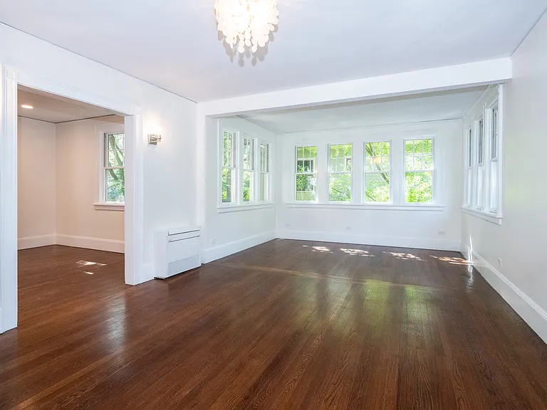 162 Rockingstone Ave — Photo 6