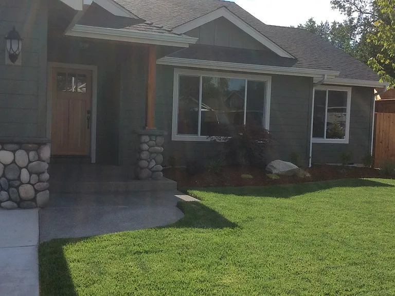 185 SE Briggs Way — Photo 1