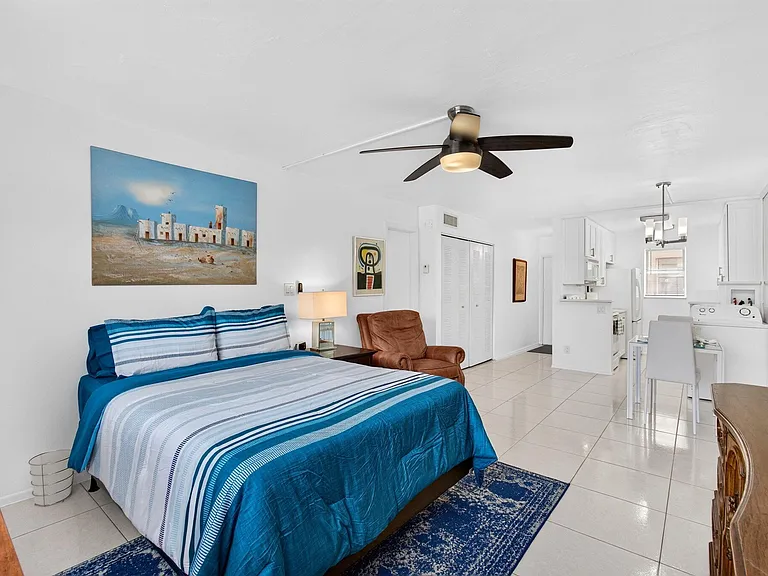 550 SW 2nd Ave #125 — Photo 3