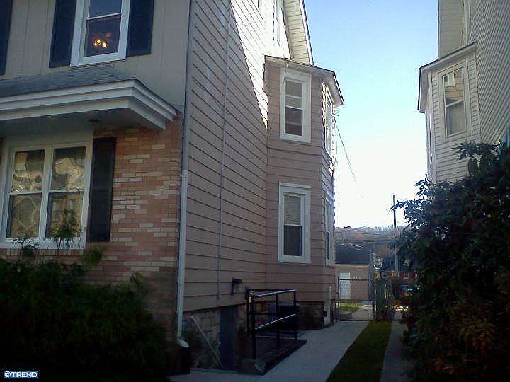 2nd image of 574/576 E Chestnut St