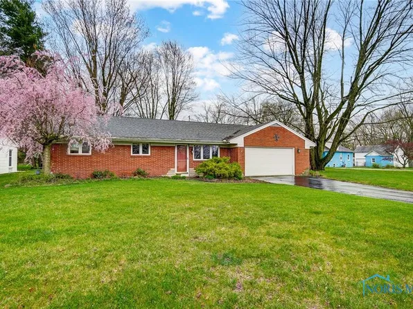 4 Ranch Ct, Bowling Green, OH 43402