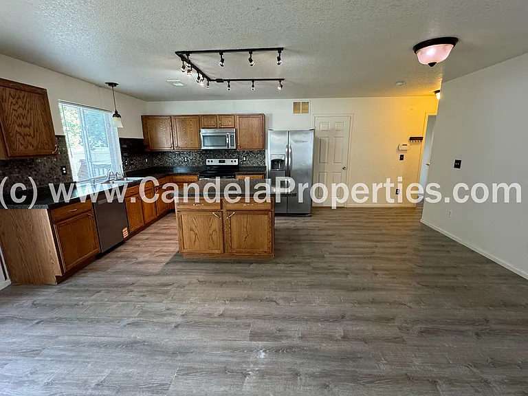 8008 Firecracker Trl — Photo 20