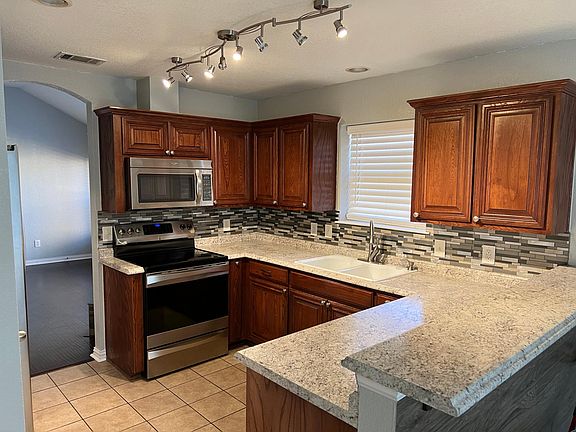 2nd image of 2704 Wildridge Ct
