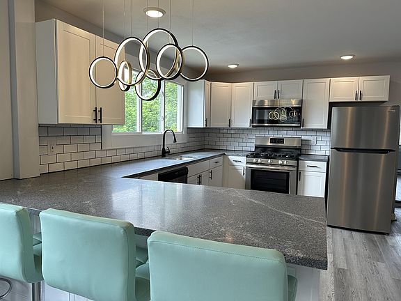 2nd image of 311 Oak St Floor 2