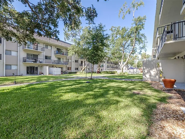 4606 W Gray St #107 — Photo 16
