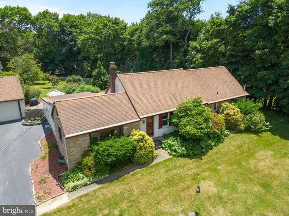 161 W Sandy Ridge Rd, Doylestown, PA 18901
