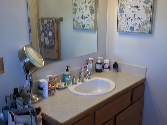 4th image of 230 Donna Ave