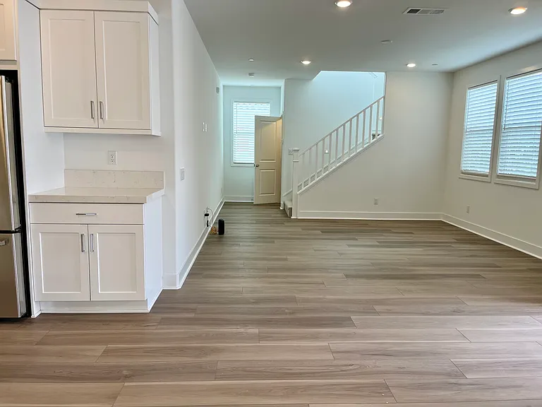 740 Edward Scholle Dr — Photo 10