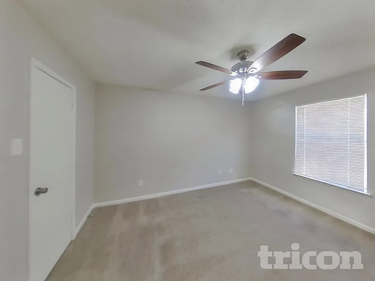 811 Young Dr — Photo 11